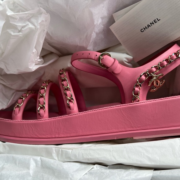 CHANEL PINK CALFSKIN INTERLOCKING CHARM GLADIATOR CHAIN STRAPPY DAD SANDAL 39 - Picture 10 of 11